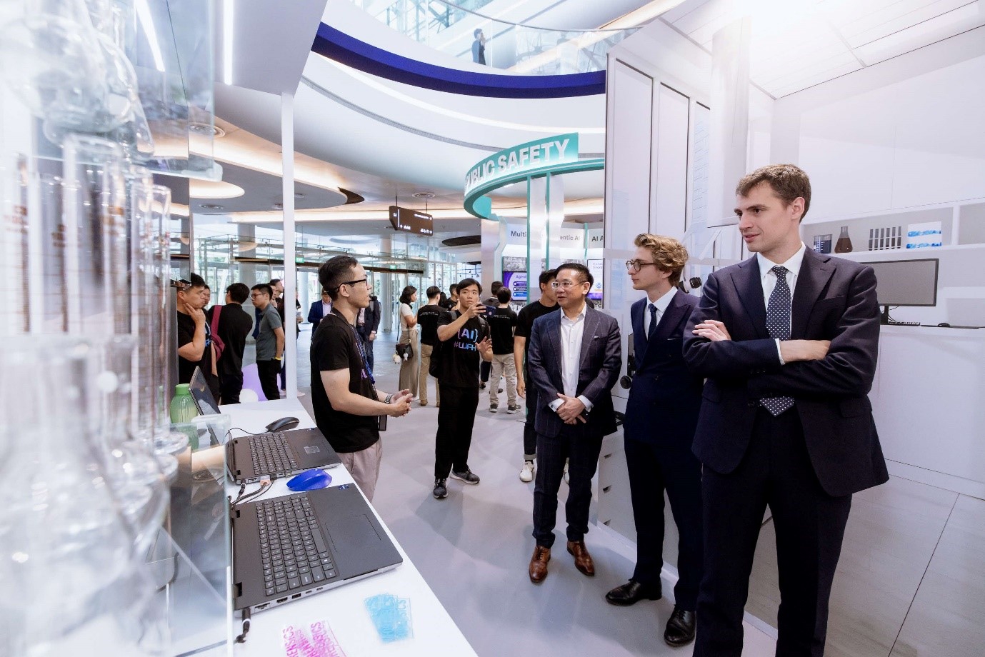 Man presenting to visitors.