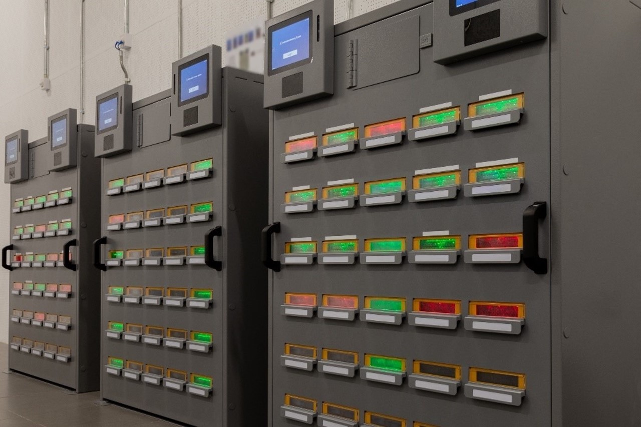 Lobby with machines.